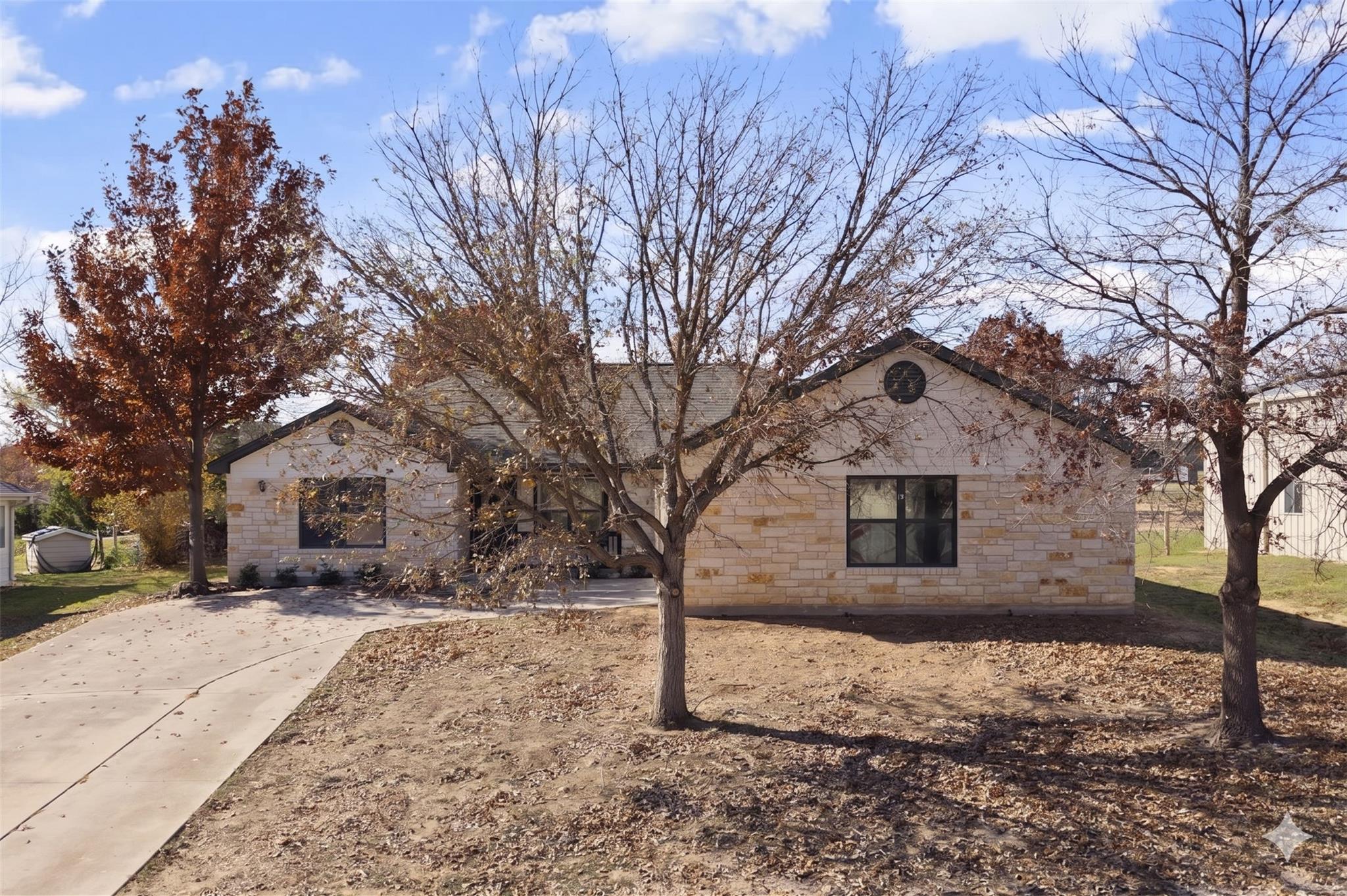 143 Boulder Dr, Kingsland, TX 78639