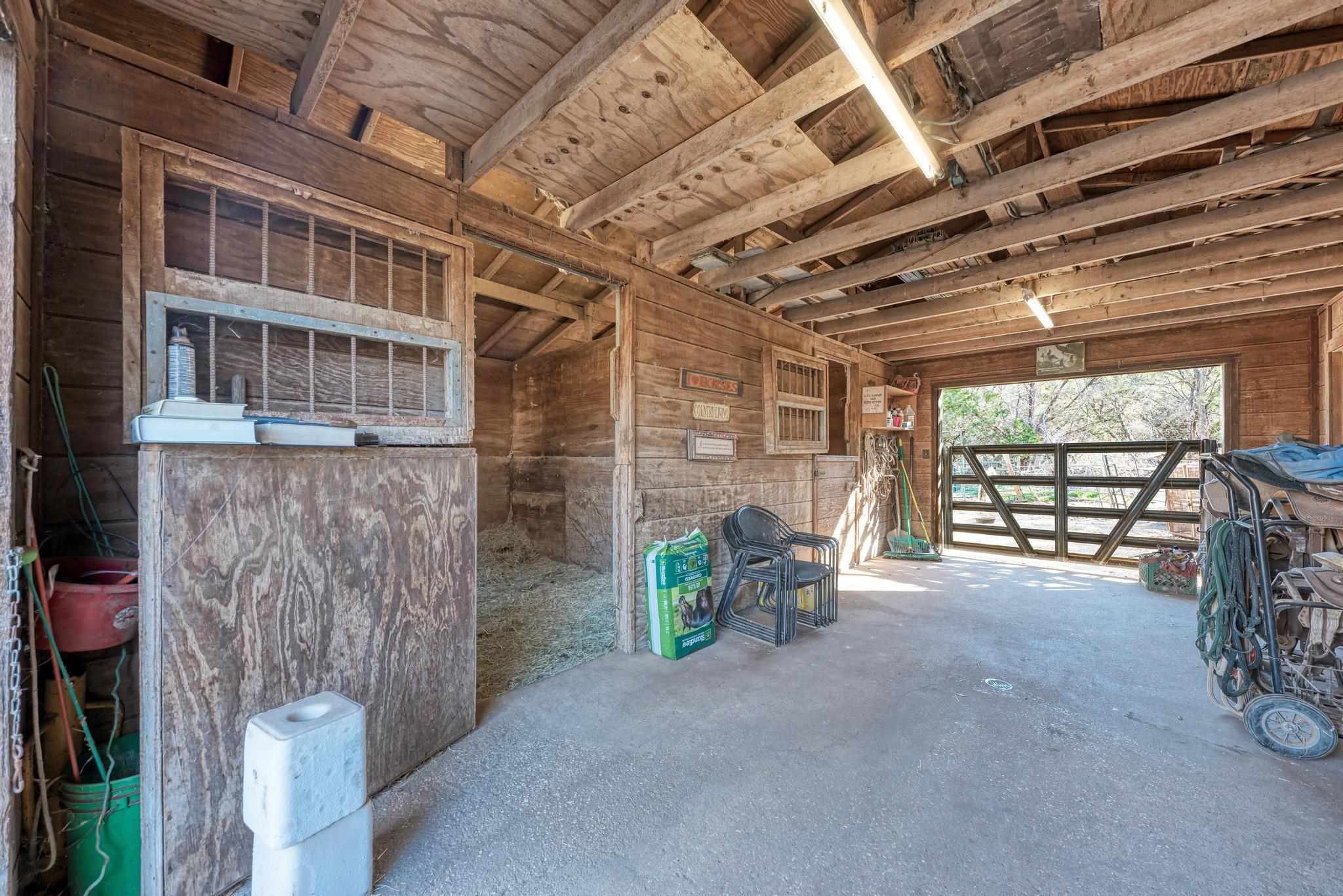 321 Navajo Trl, Georgetown, TX 78633