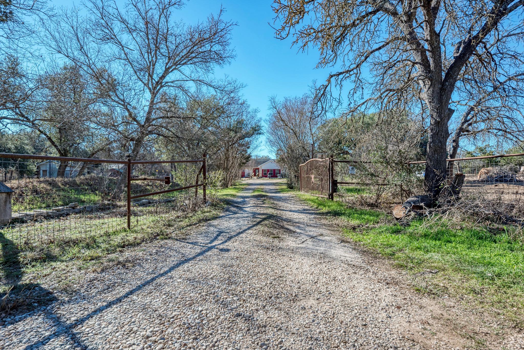 321 Navajo Trl, Georgetown, TX 78633