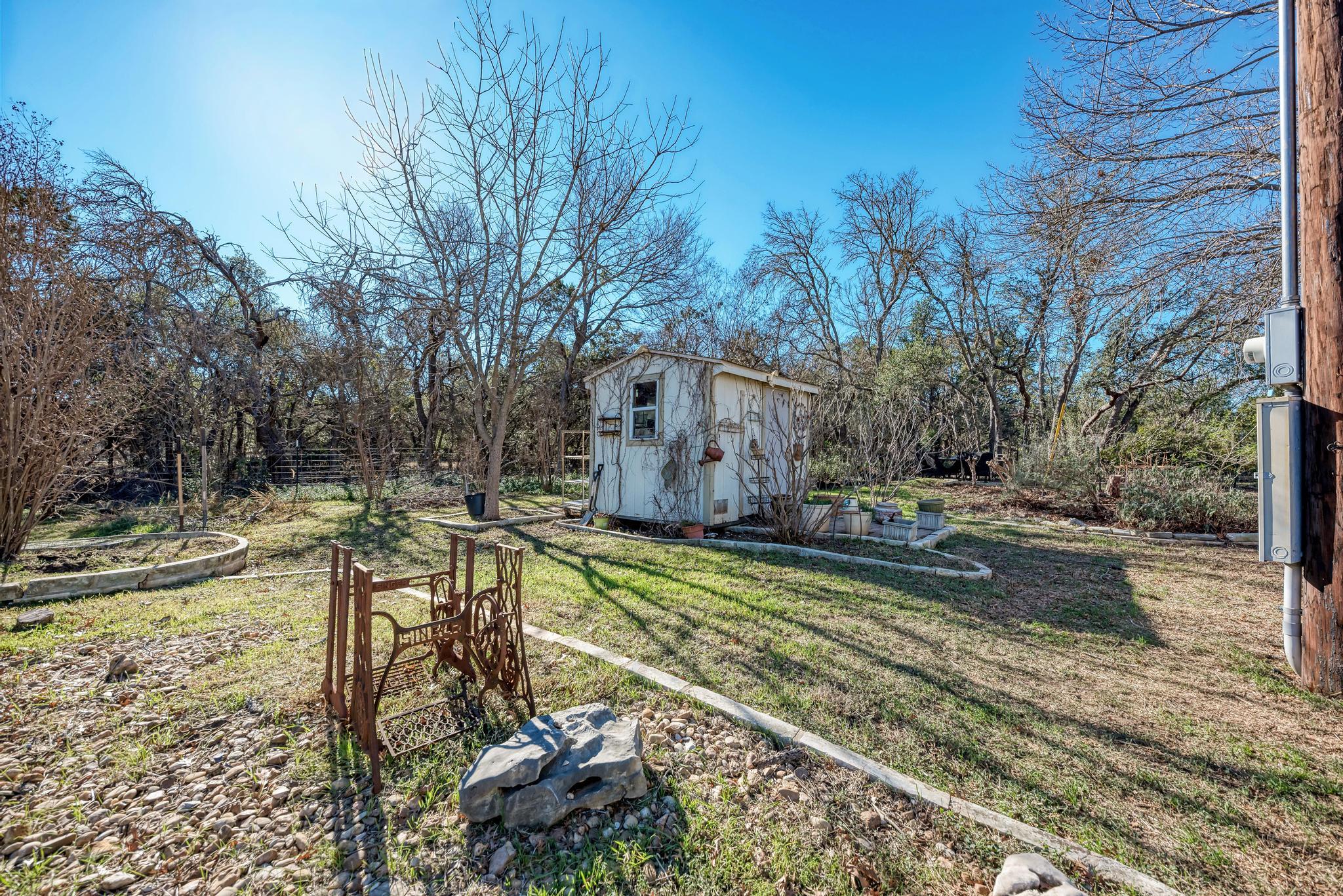 321 Navajo Trl, Georgetown, TX 78633