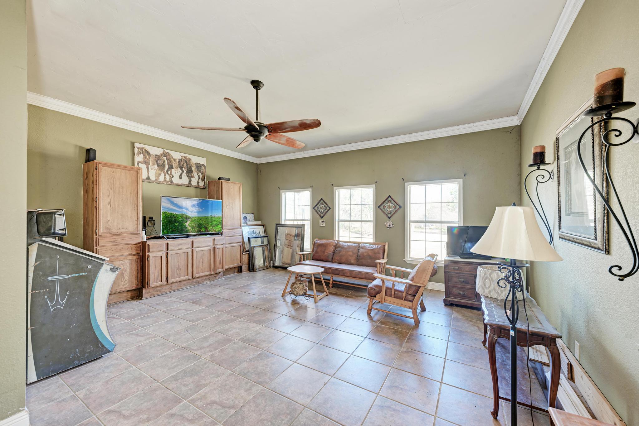 321 Navajo Trl, Georgetown, TX 78633