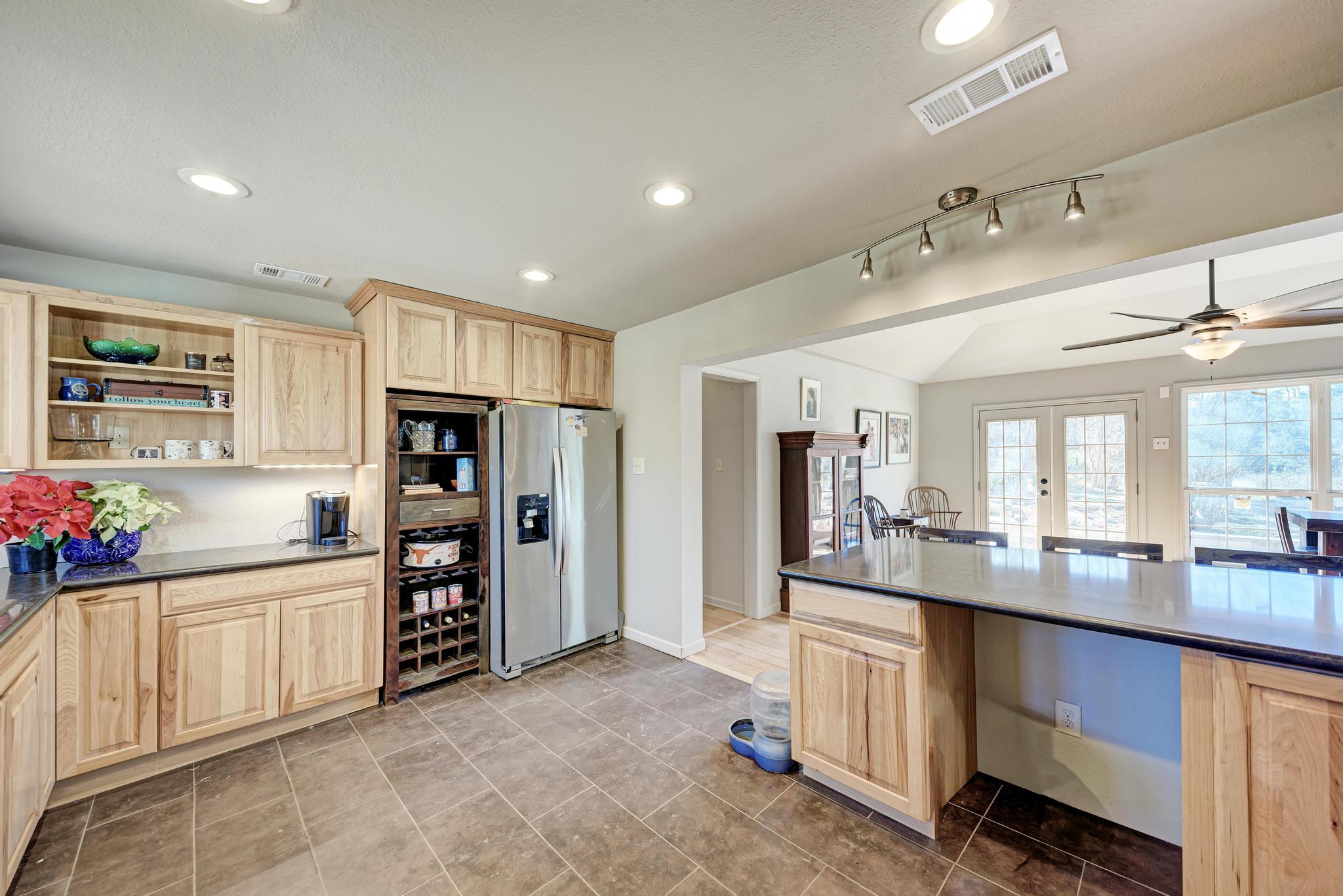 321 Navajo Trl, Georgetown, TX 78633