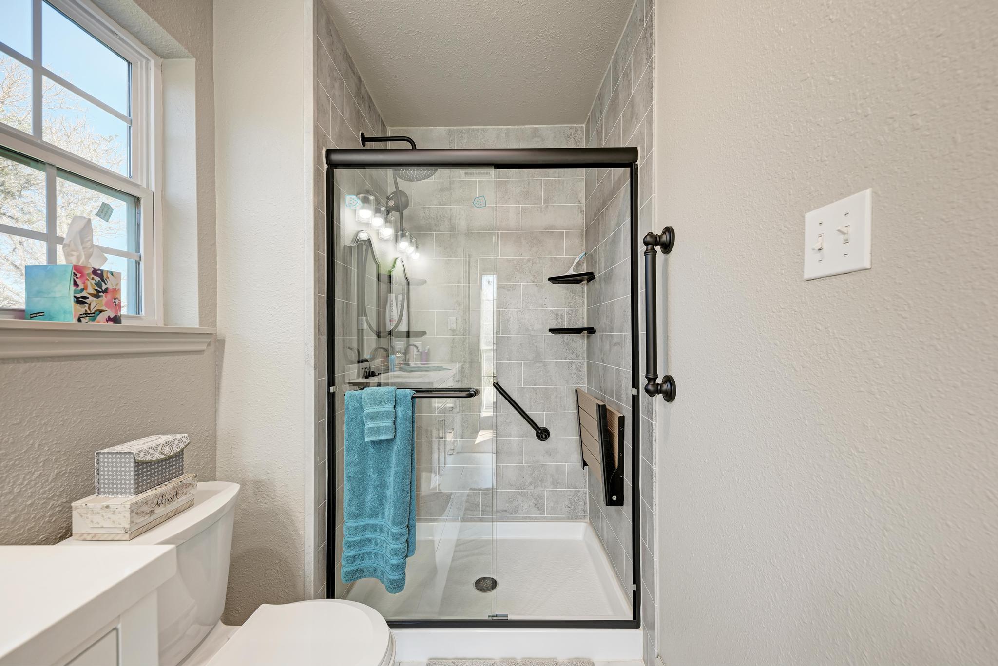 321 Navajo Trl, Georgetown, TX 78633