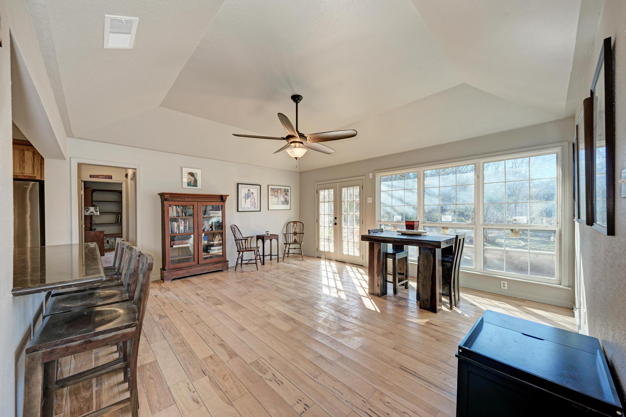 321 Navajo Trl, Georgetown, TX 78633