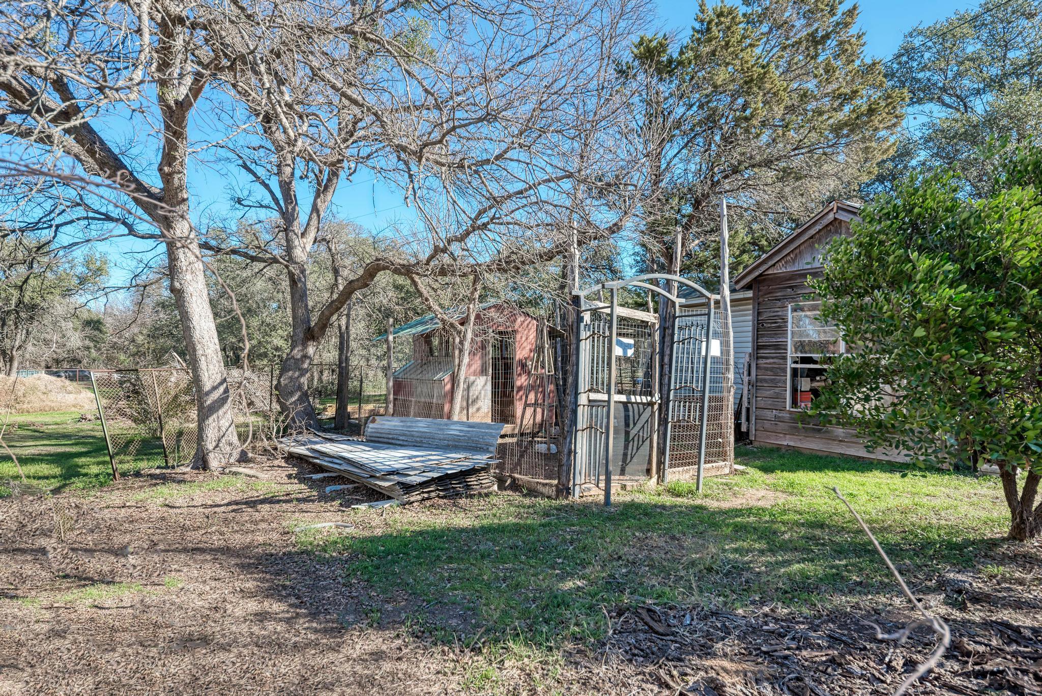 321 Navajo Trl, Georgetown, TX 78633