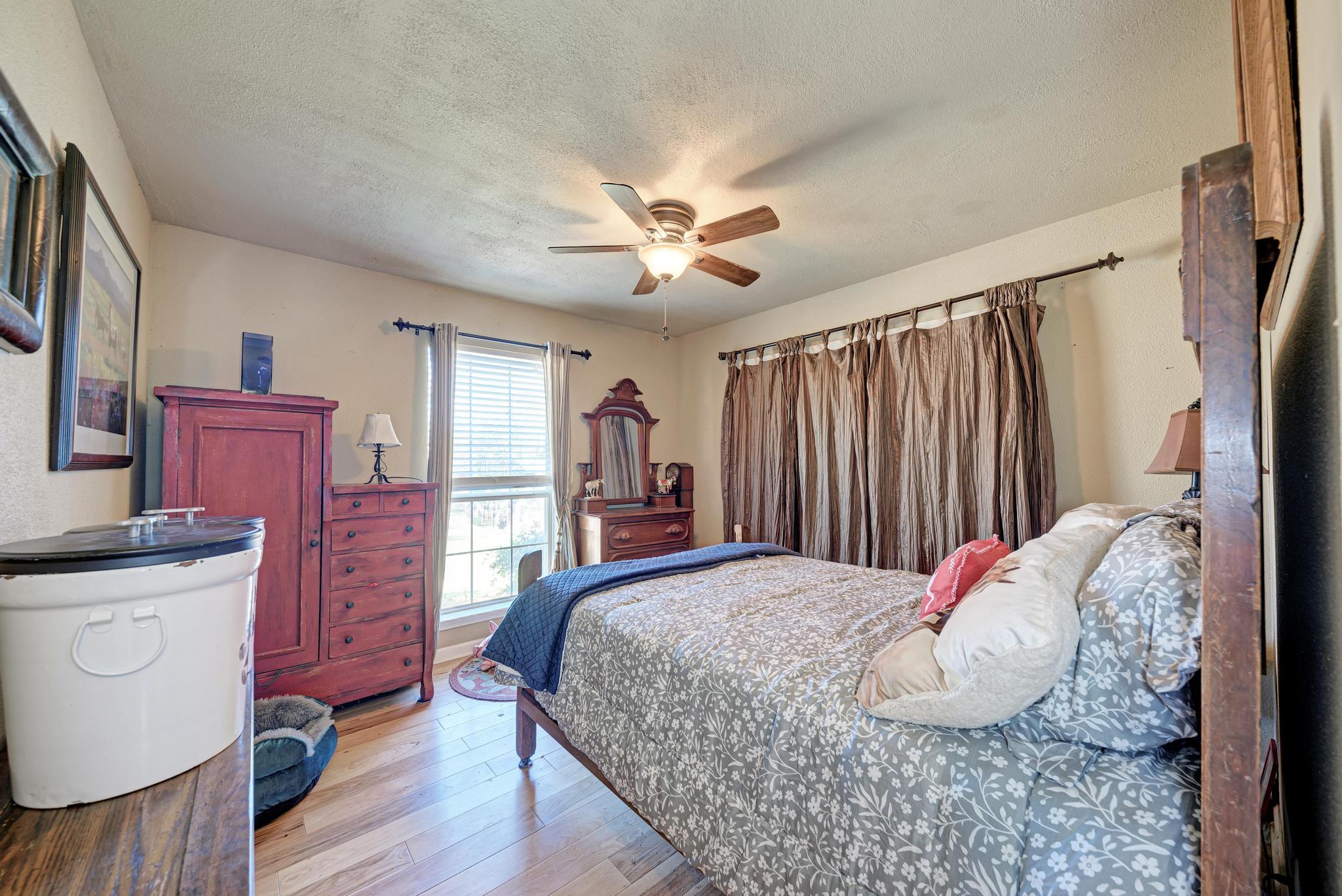 321 Navajo Trl, Georgetown, TX 78633