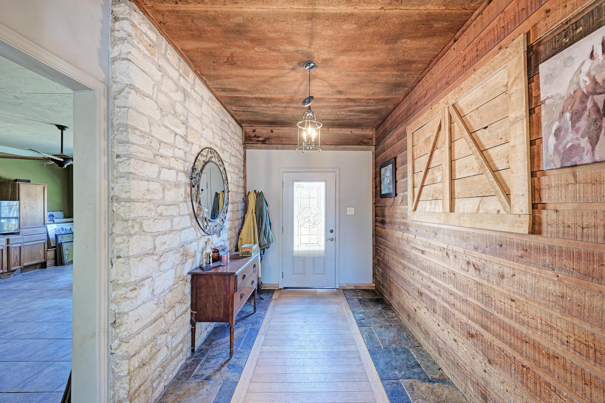 321 Navajo Trl, Georgetown, TX 78633