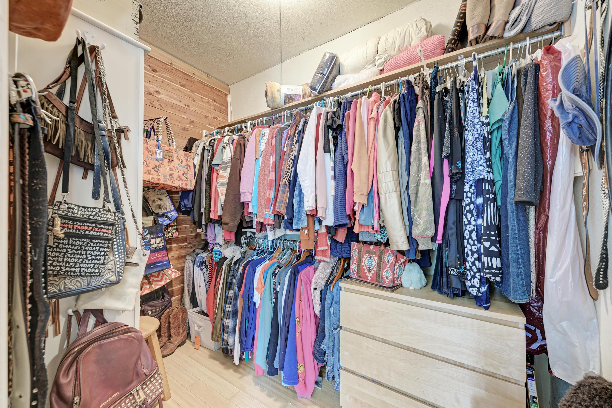 321 Navajo Trl, Georgetown, TX 78633