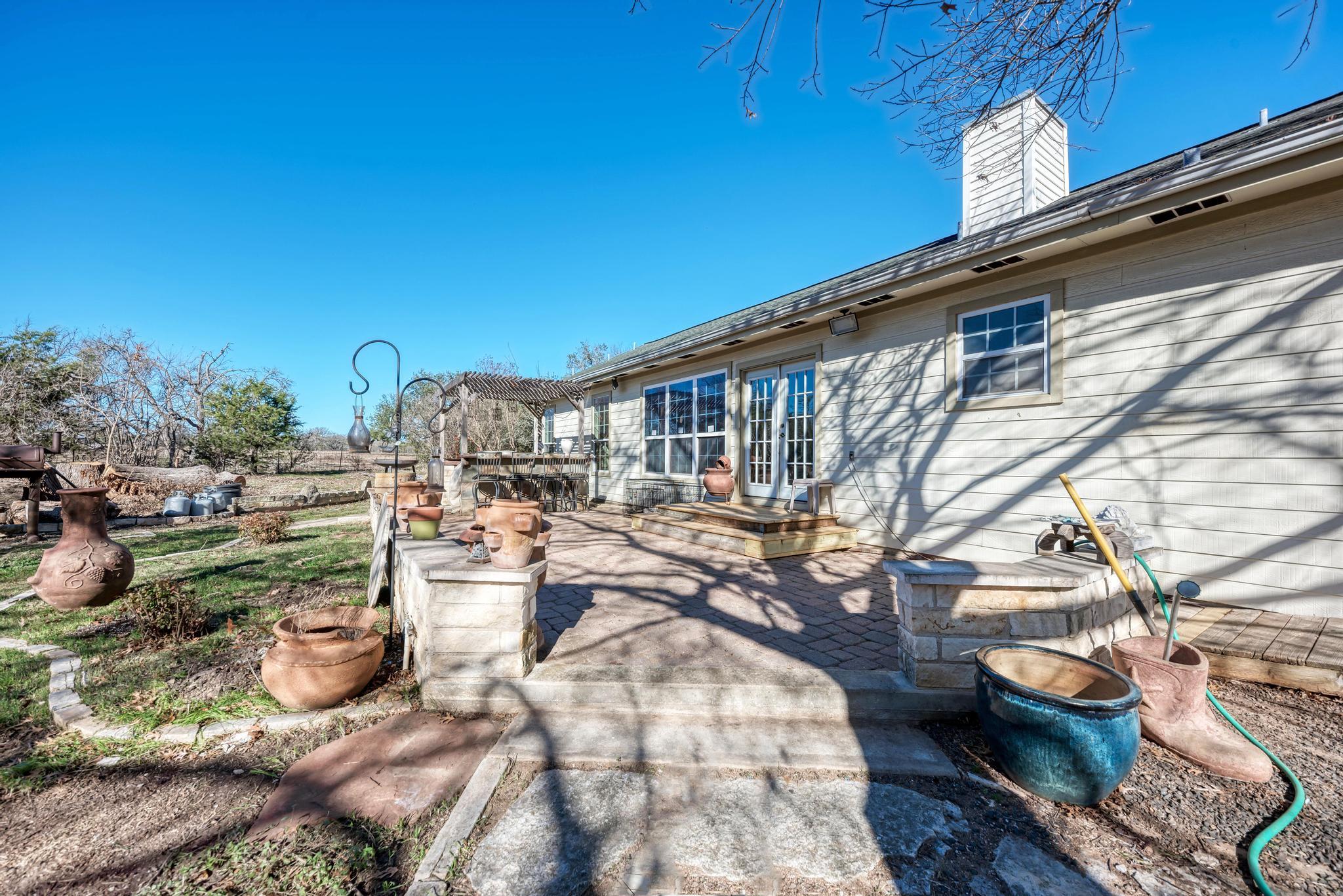 321 Navajo Trl, Georgetown, TX 78633