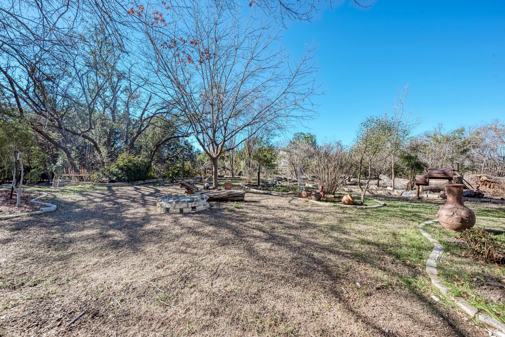 321 Navajo Trl, Georgetown, TX 78633