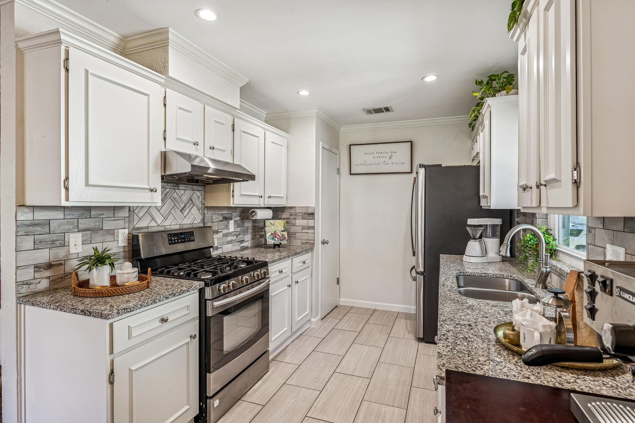 5502 Porsche Ln, Austin, TX 78749