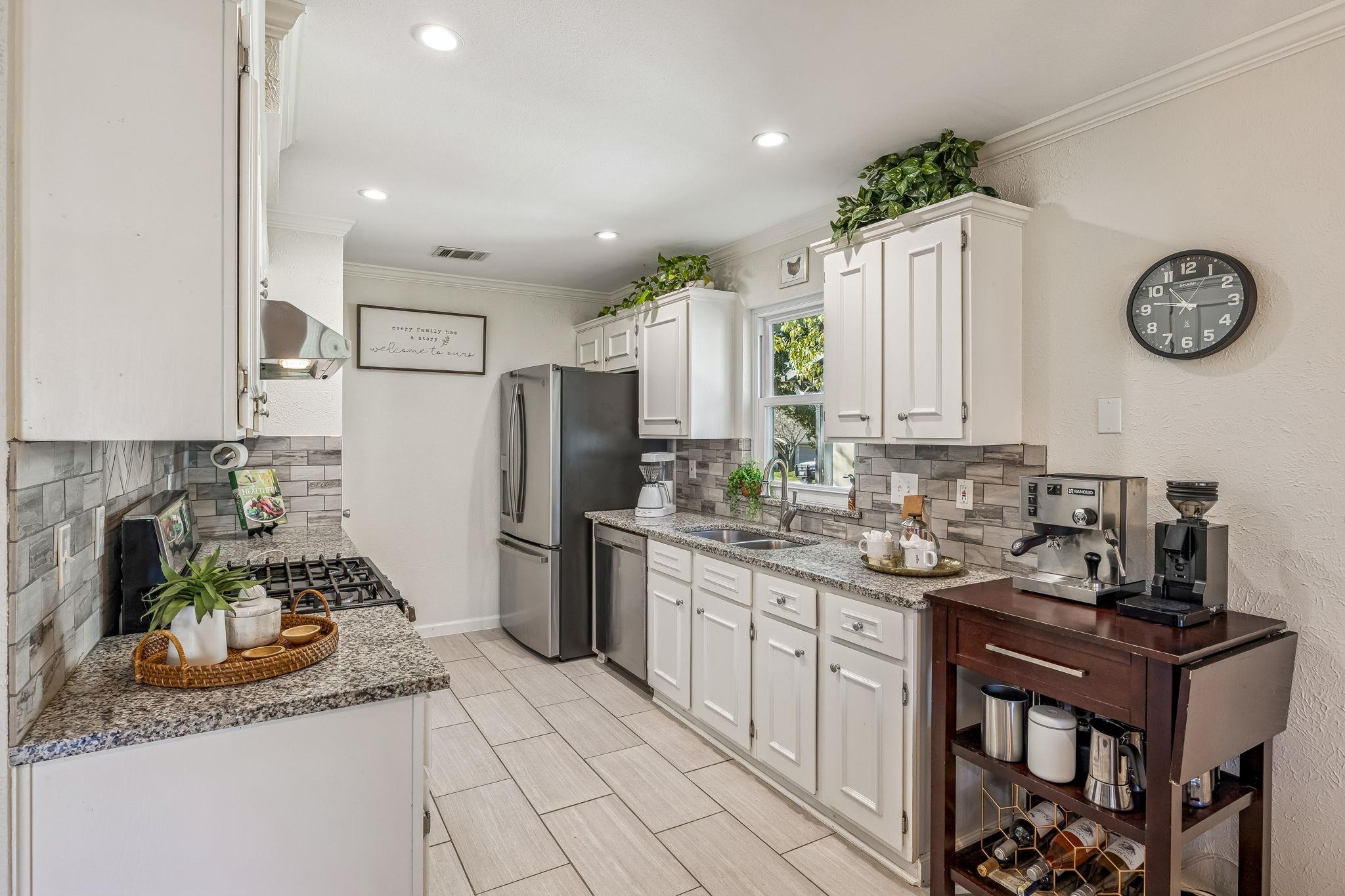 5502 Porsche Ln, Austin, TX 78749