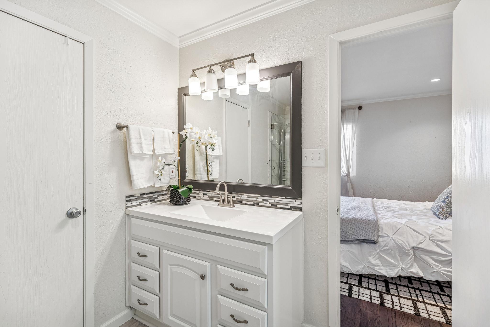 5502 Porsche Ln, Austin, TX 78749