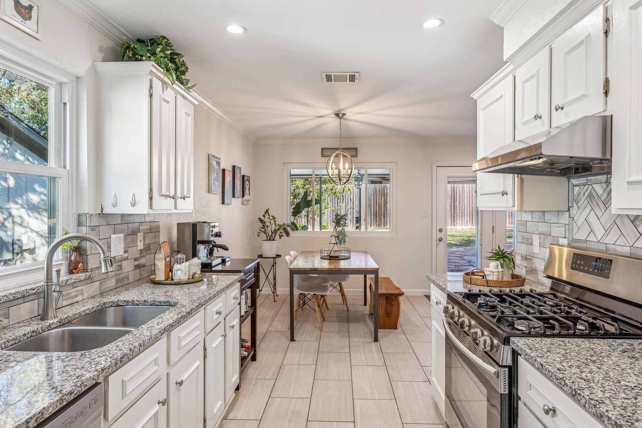 5502 Porsche Ln, Austin, TX 78749