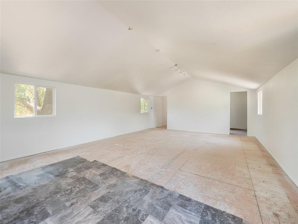 368 Riddle Rd, Cedar Creek, TX 78612