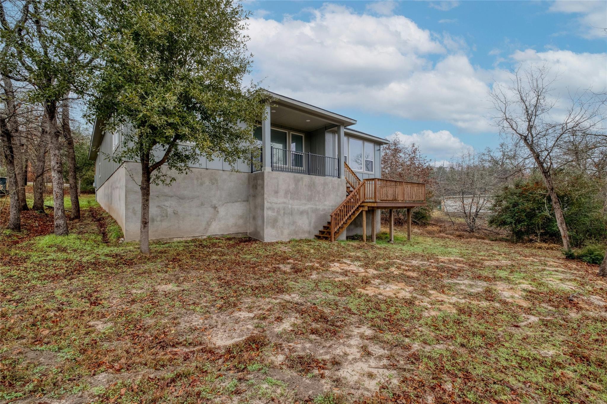 132 Kahalulu Dr, Bastrop, TX 78602