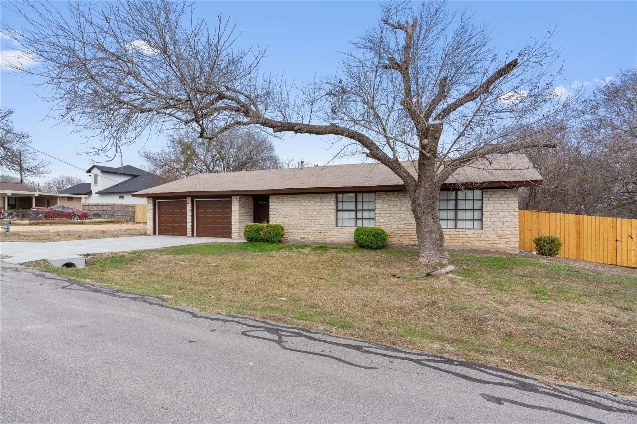 209 E Rector St, Manor, TX 78653