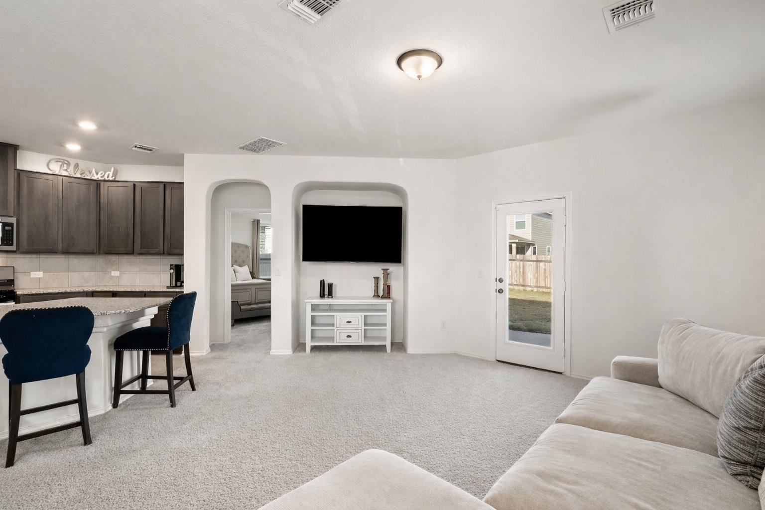 218 Summit Dr, Lockhart, TX 78644