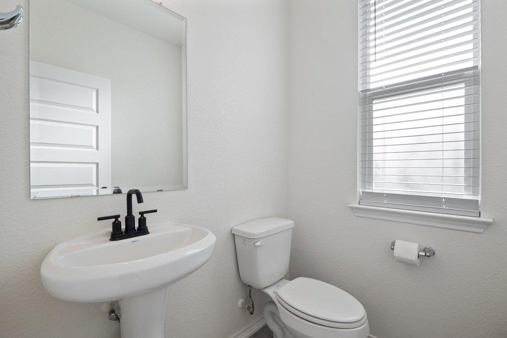 218 Summit Dr, Lockhart, TX 78644