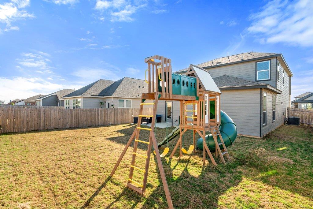 218 Summit Dr, Lockhart, TX 78644