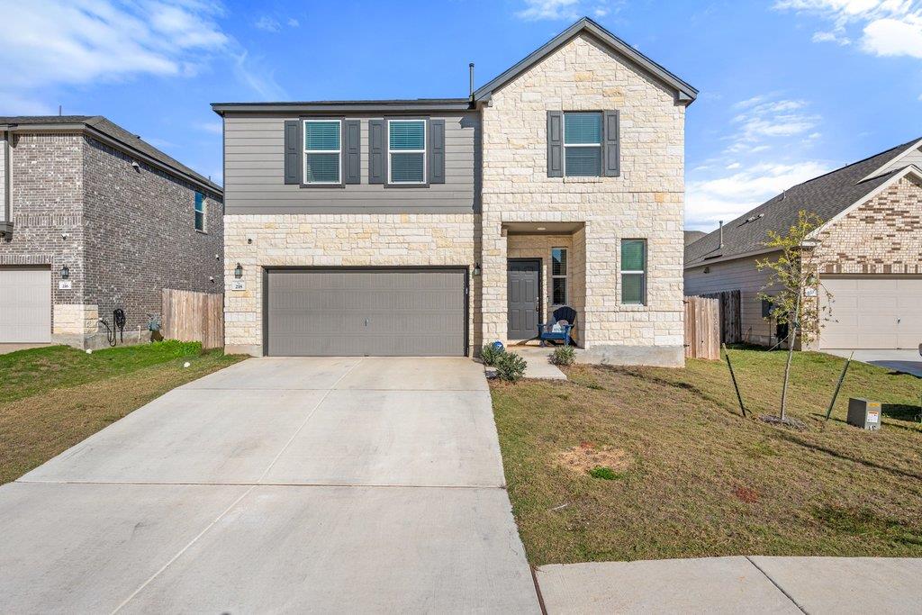 218 Summit Dr, Lockhart, TX 78644
