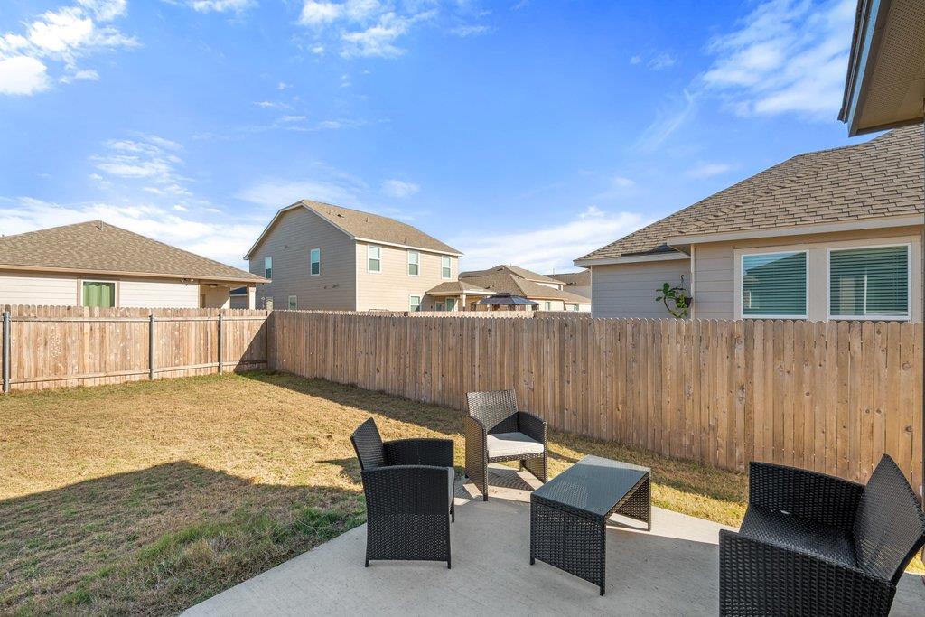 218 Summit Dr, Lockhart, TX 78644