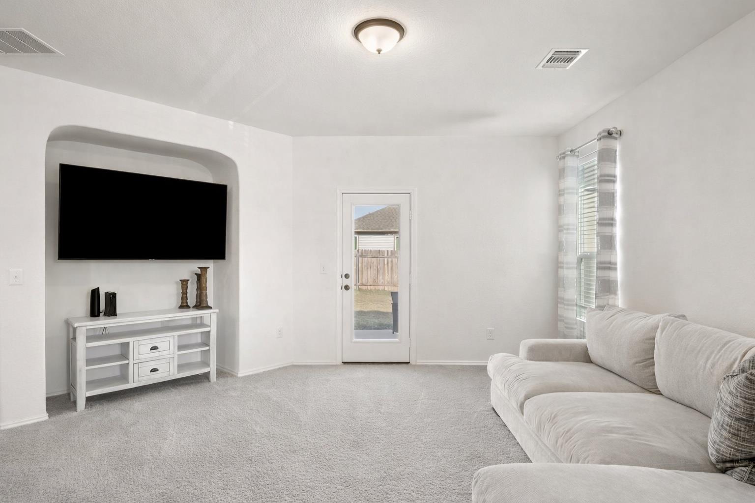 218 Summit Dr, Lockhart, TX 78644