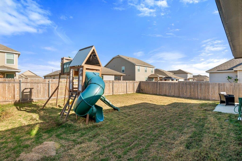 218 Summit Dr, Lockhart, TX 78644
