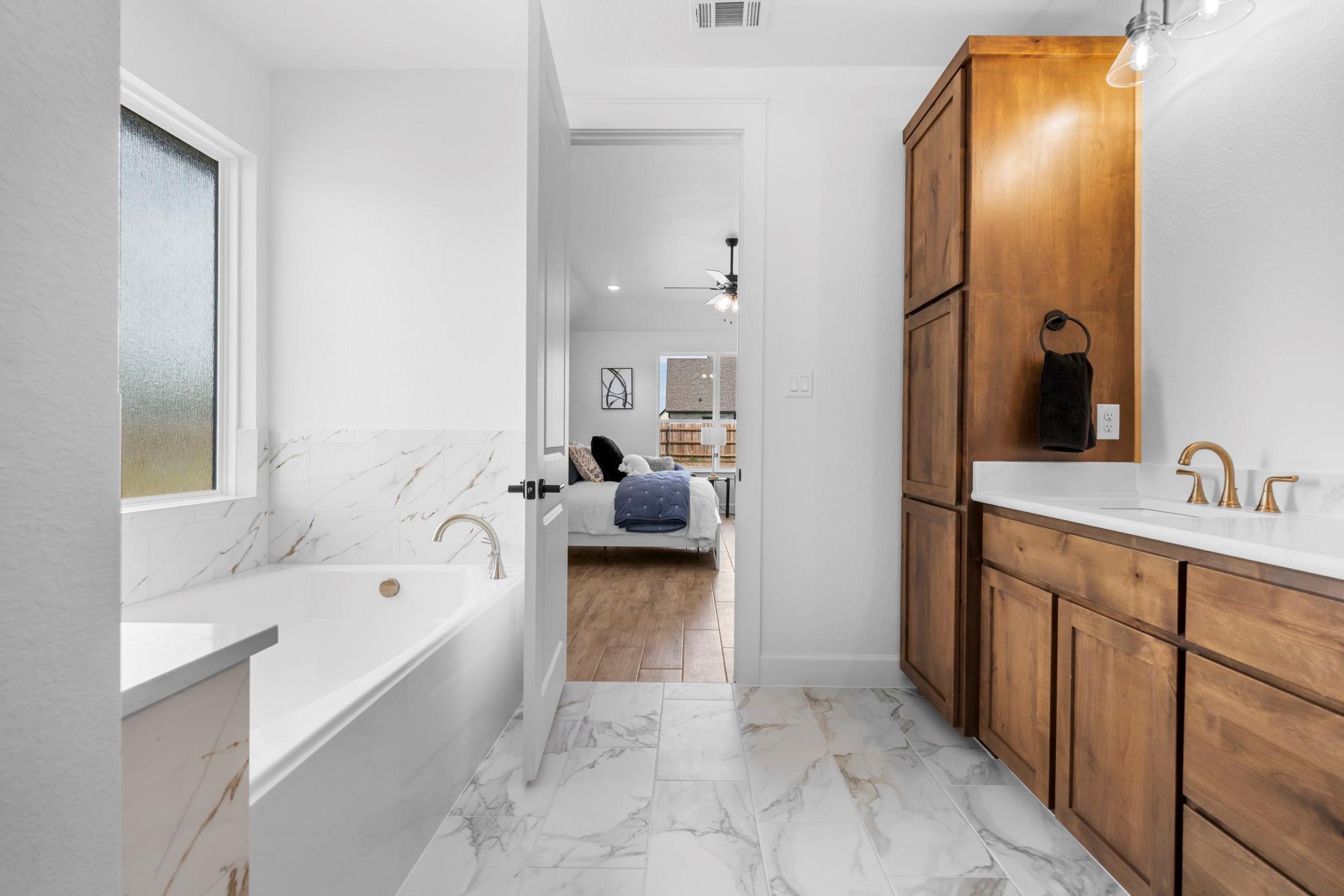 11144 Golden Eagle Ave, Salado, TX 76571