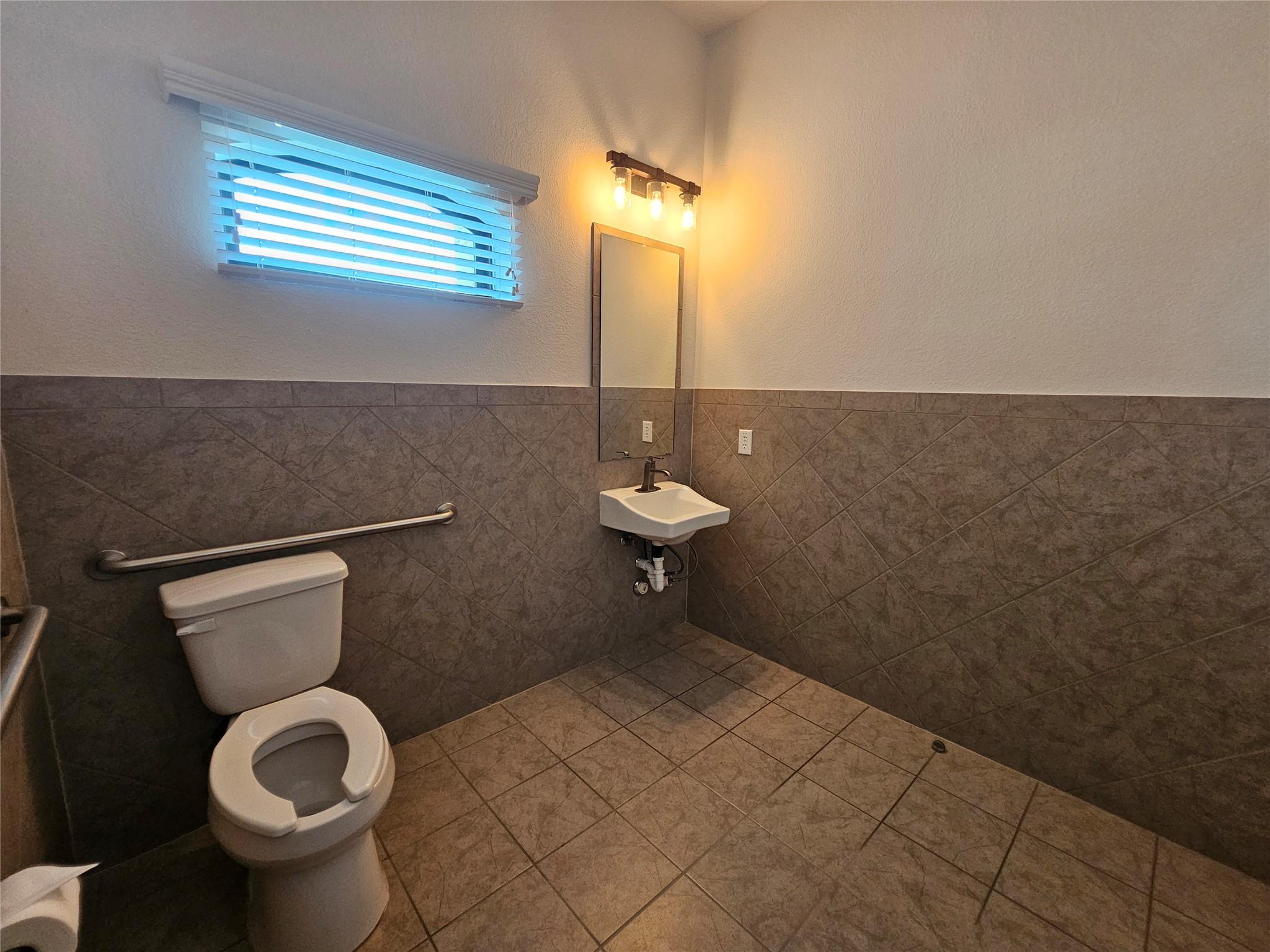 230 Klattenhoff Ln # 102, Hutto, TX 78634