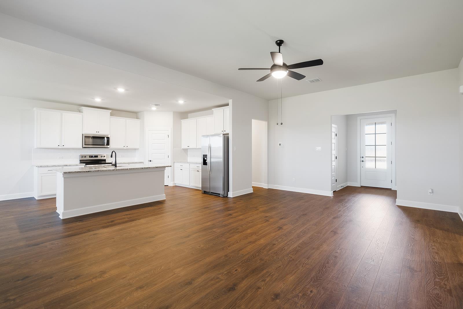 517 West Luna Blue Ln, Jarrell, TX 76537