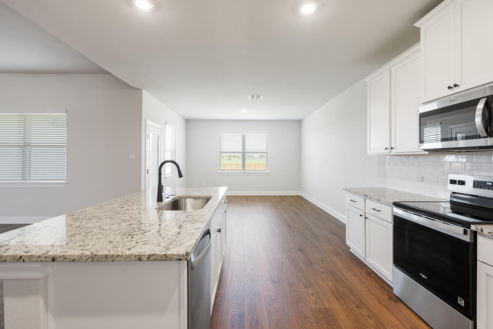 517 West Luna Blue Ln, Jarrell, TX 76537