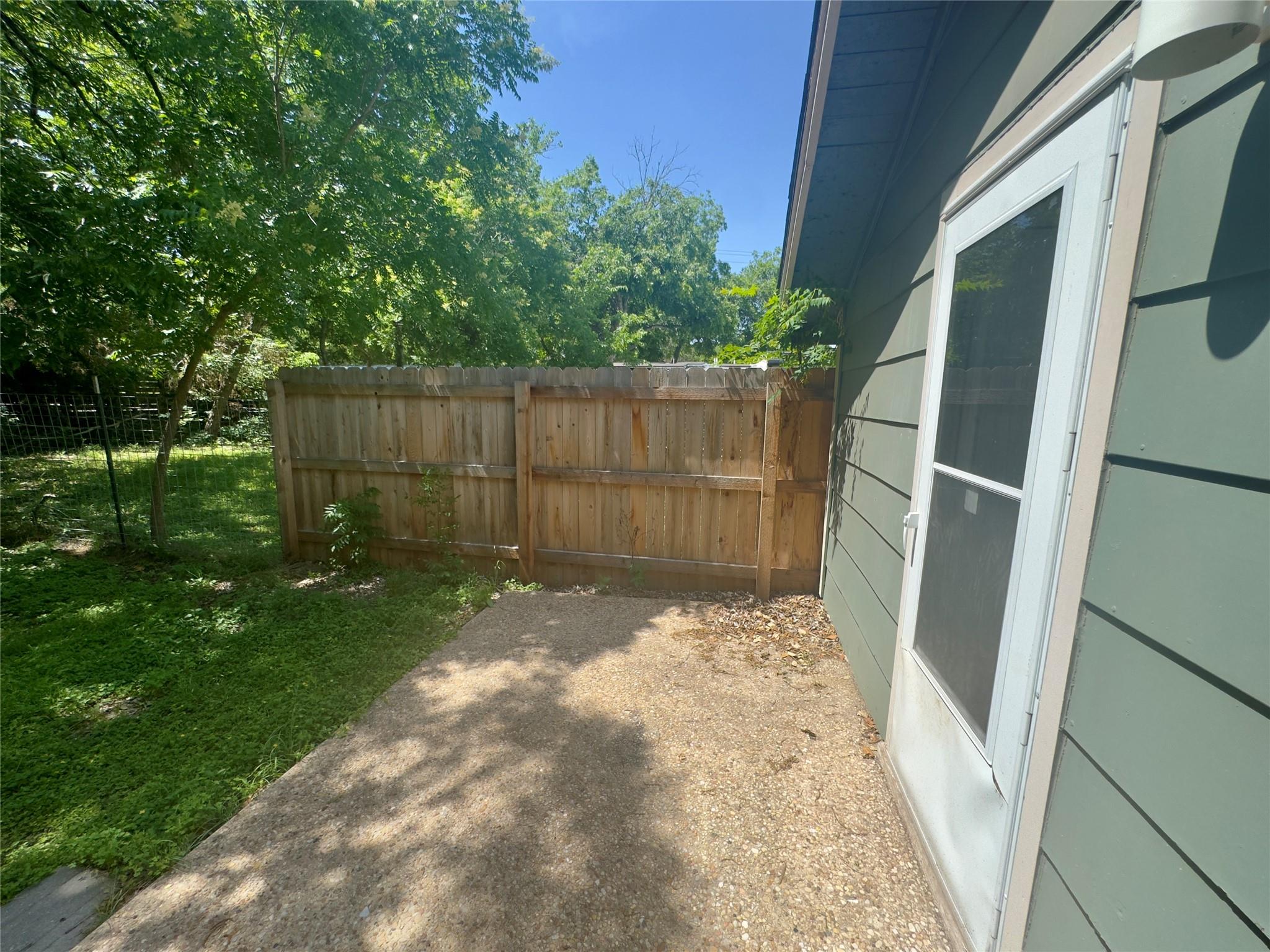 309 S Guadalupe St # C, Lockhart, TX 78644