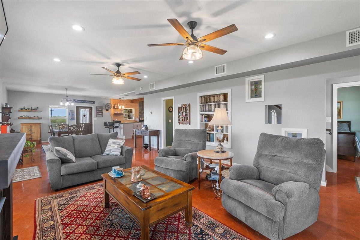 623 Nakishwana Cir, Sandia, TX 78383