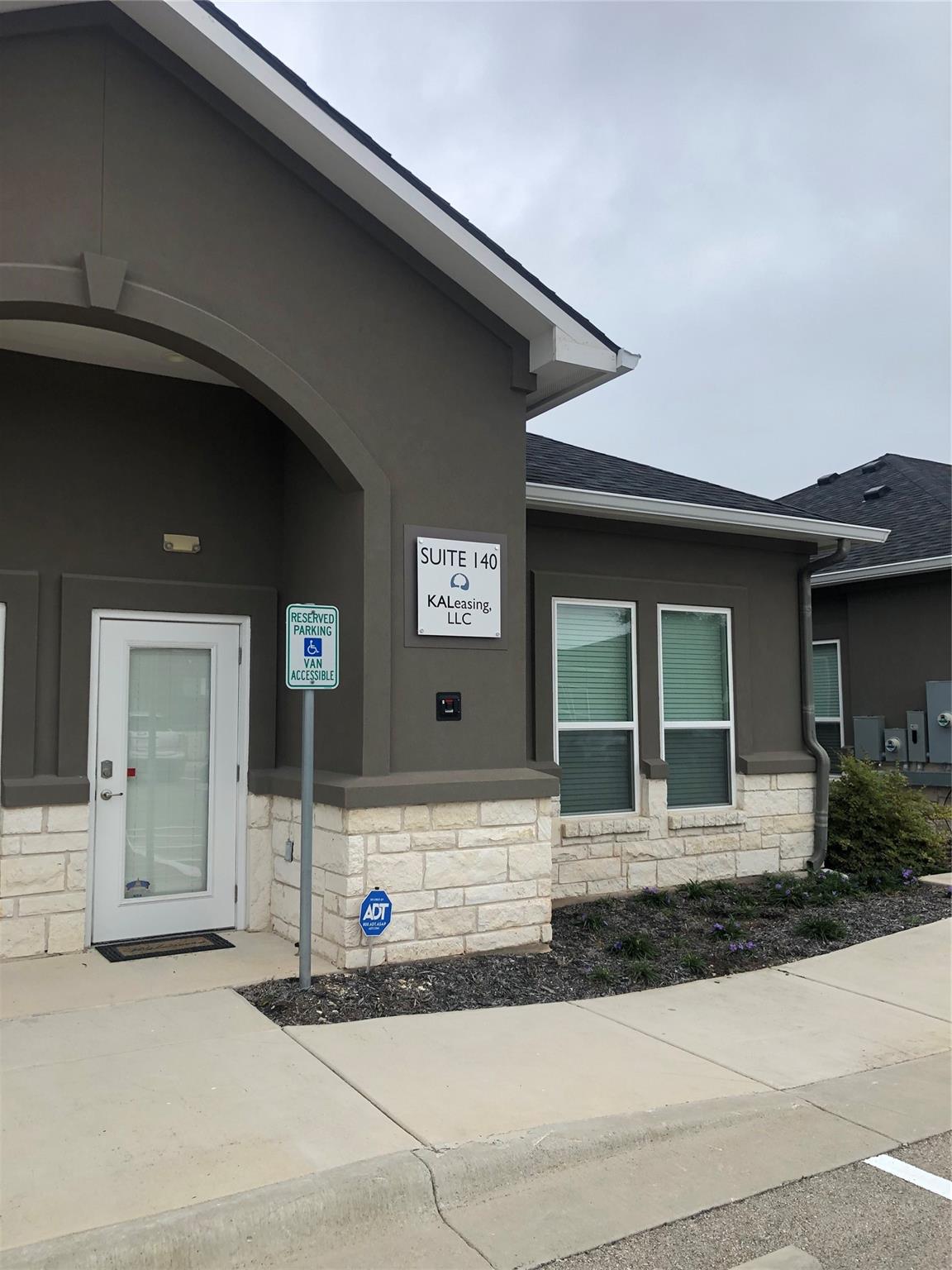 660 S Bagdad Rd # 140, Leander, TX 78641