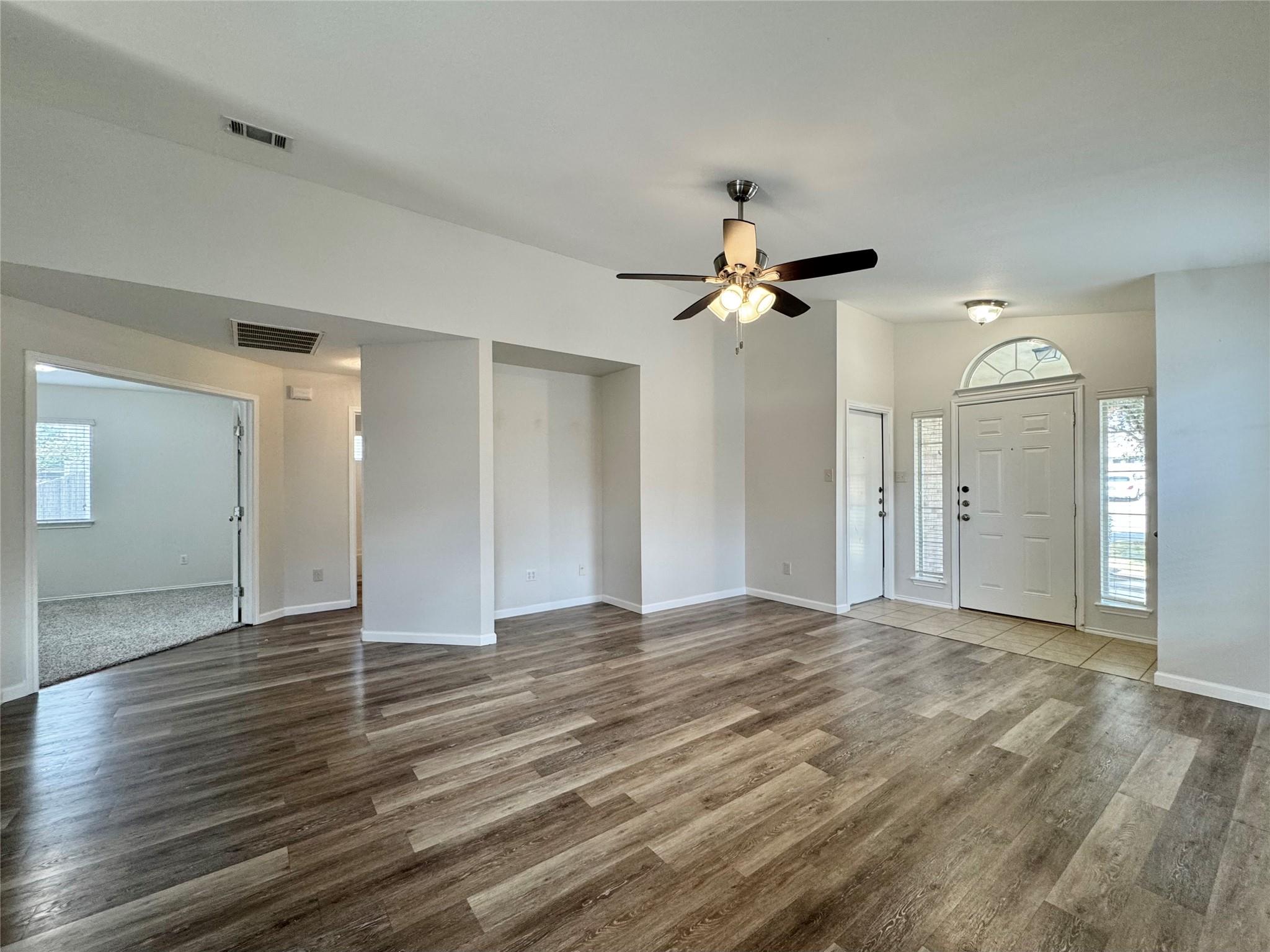 916 Gentry Dr, Leander, TX 78641