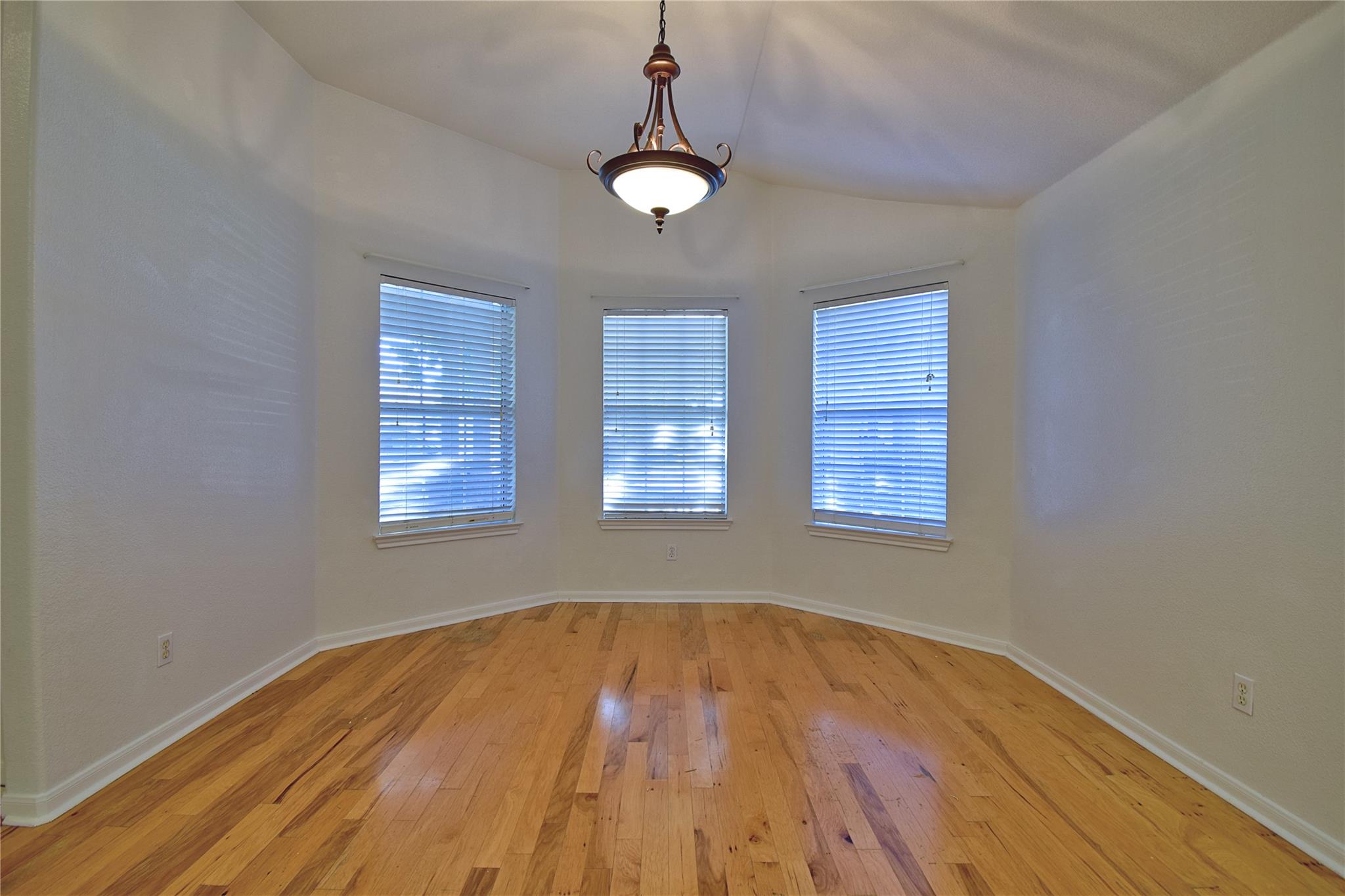 120 Greenside Ln, Georgetown, TX 78633