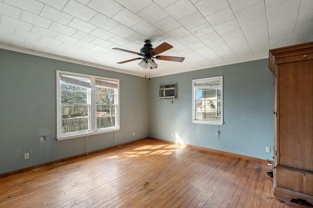 701 N Washington St, La Grange, TX 78945