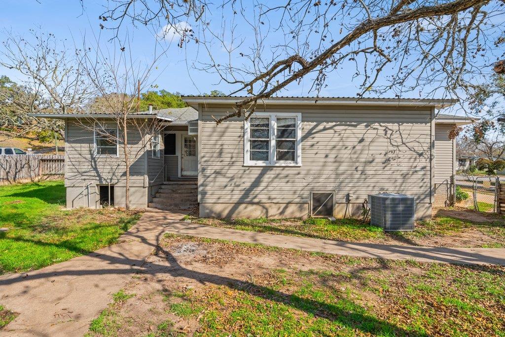 701 N Washington St, La Grange, TX 78945