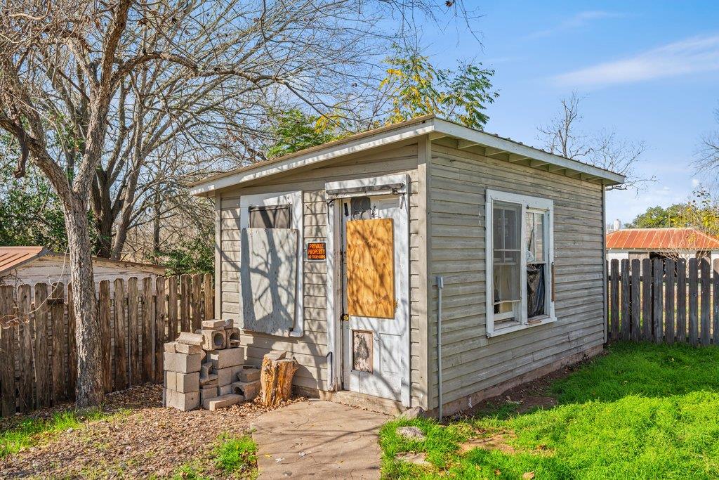 701 N Washington St, La Grange, TX 78945