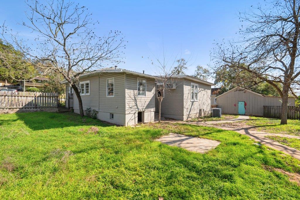 701 N Washington St, La Grange, TX 78945