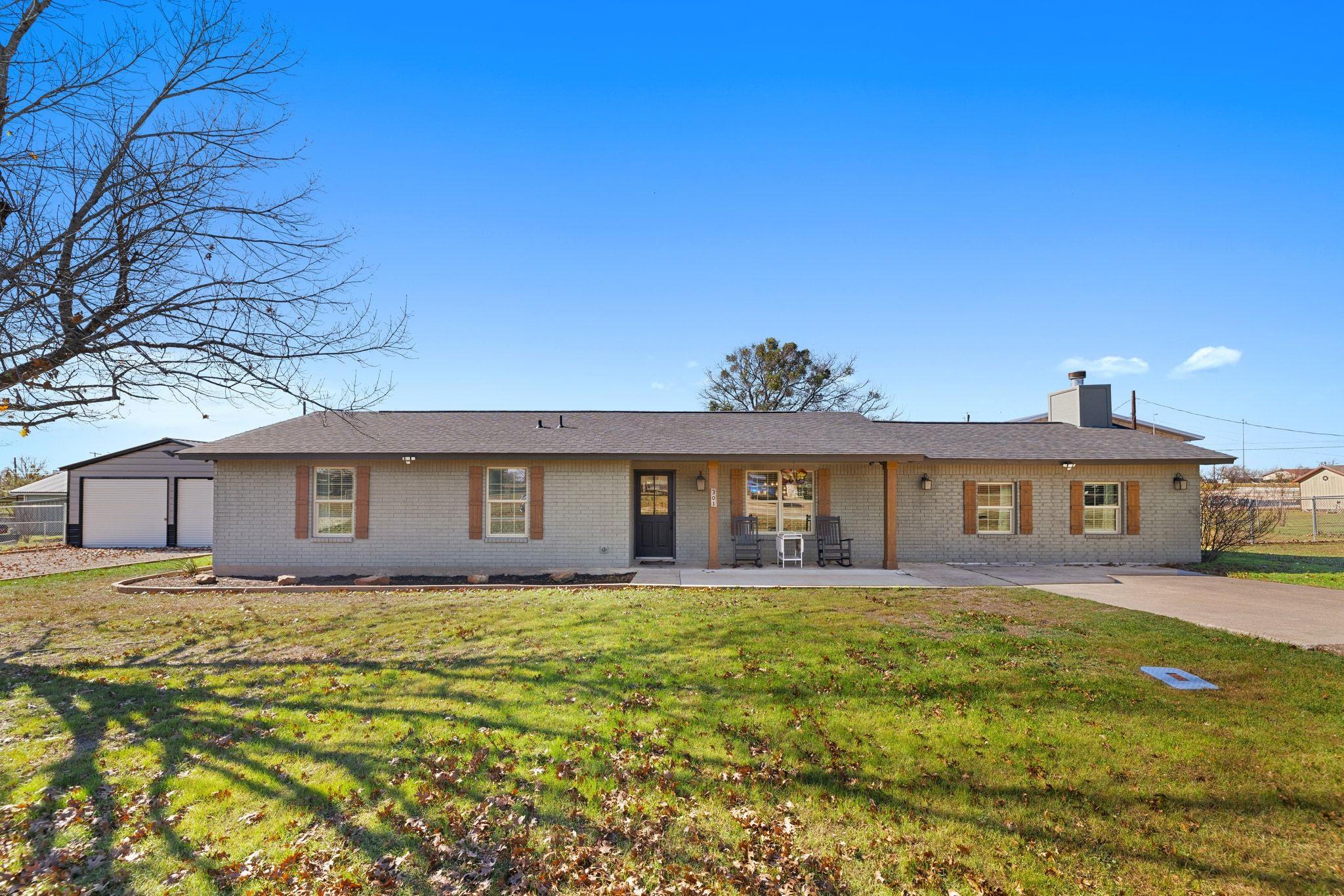 301 N 8th St, Jarrell, TX 76537
