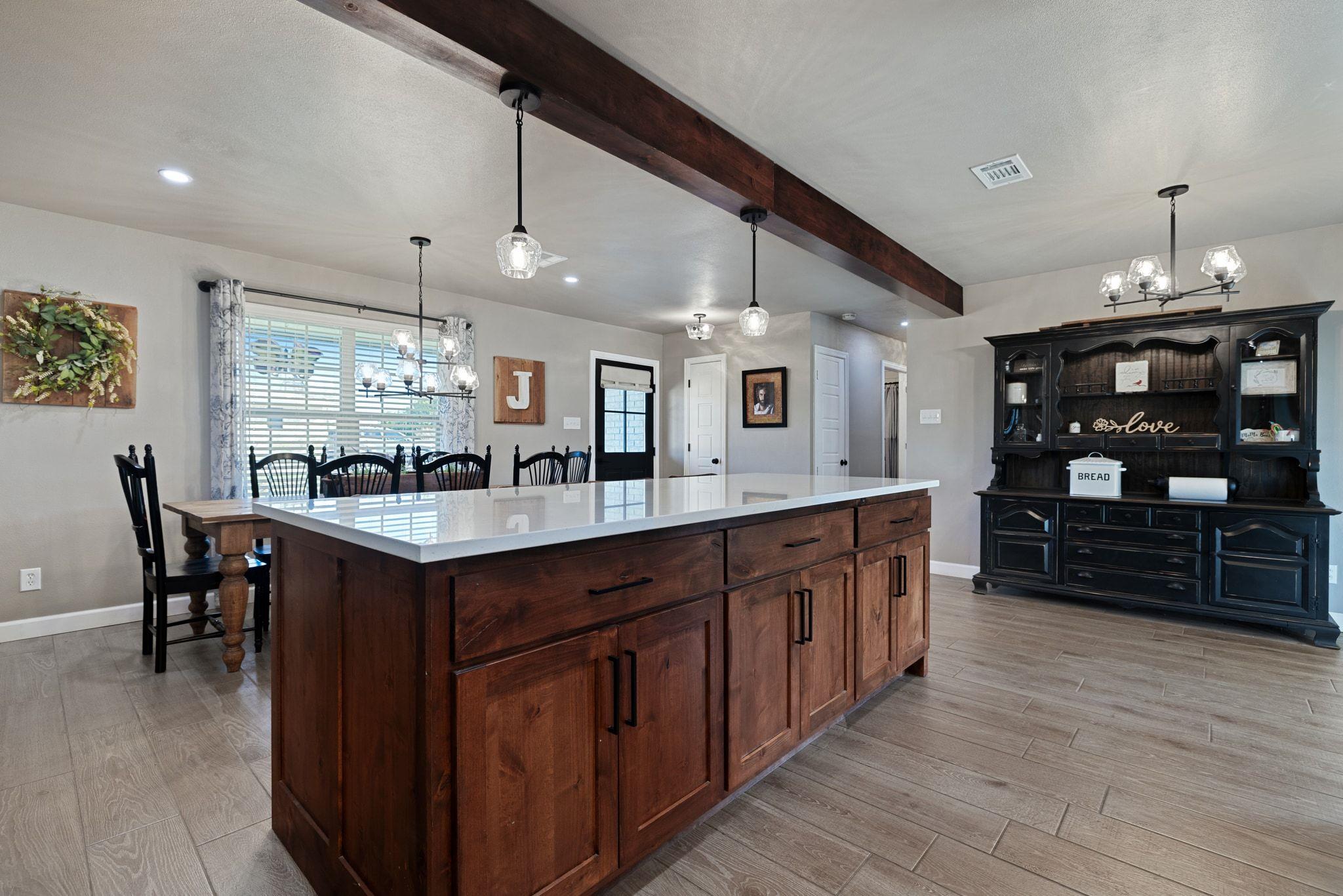 301 N 8th St, Jarrell, TX 76537