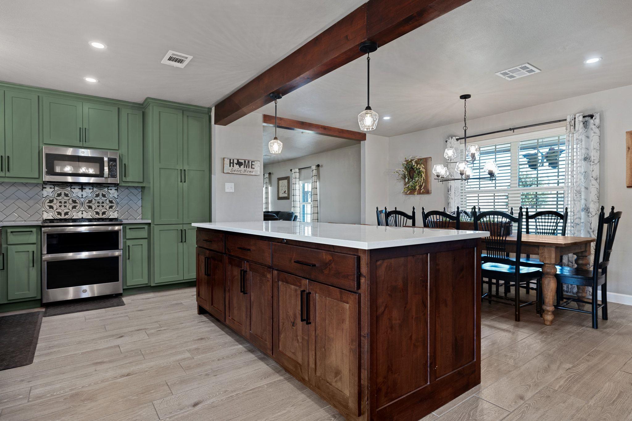 301 N 8th St, Jarrell, TX 76537