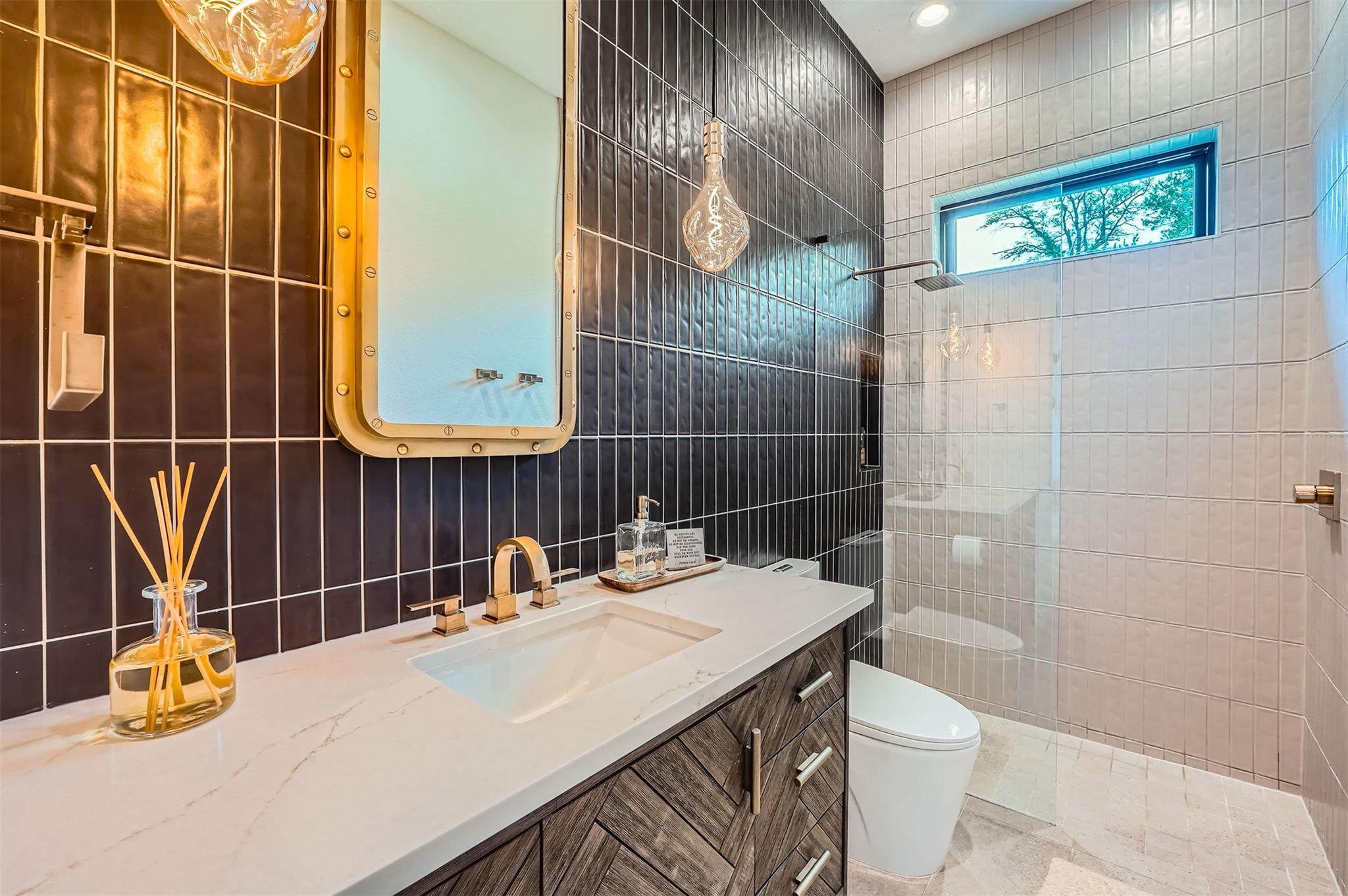 1733 Nightlife Cv, Spicewood, TX 78669