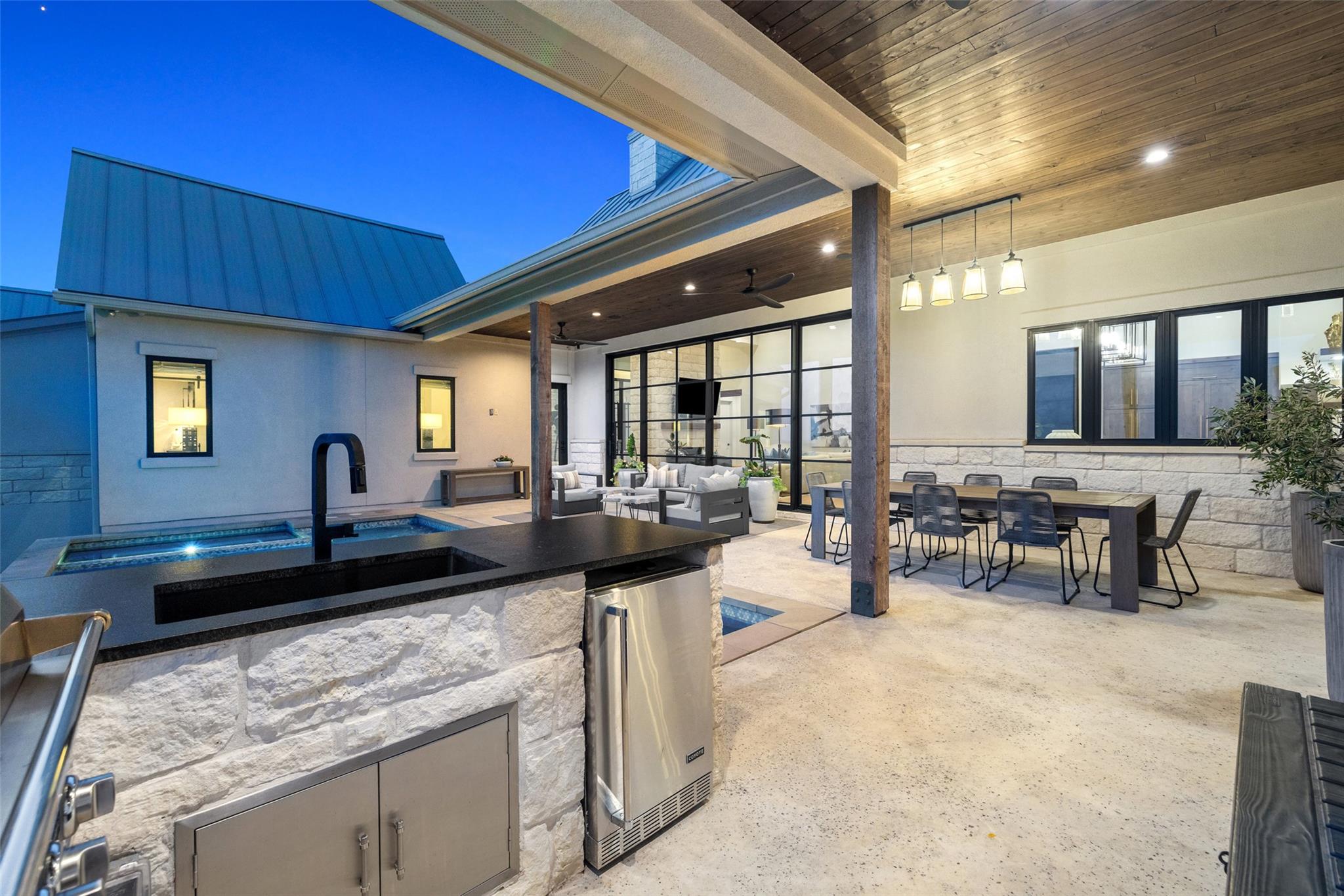 1733 Nightlife Cv, Spicewood, TX 78669