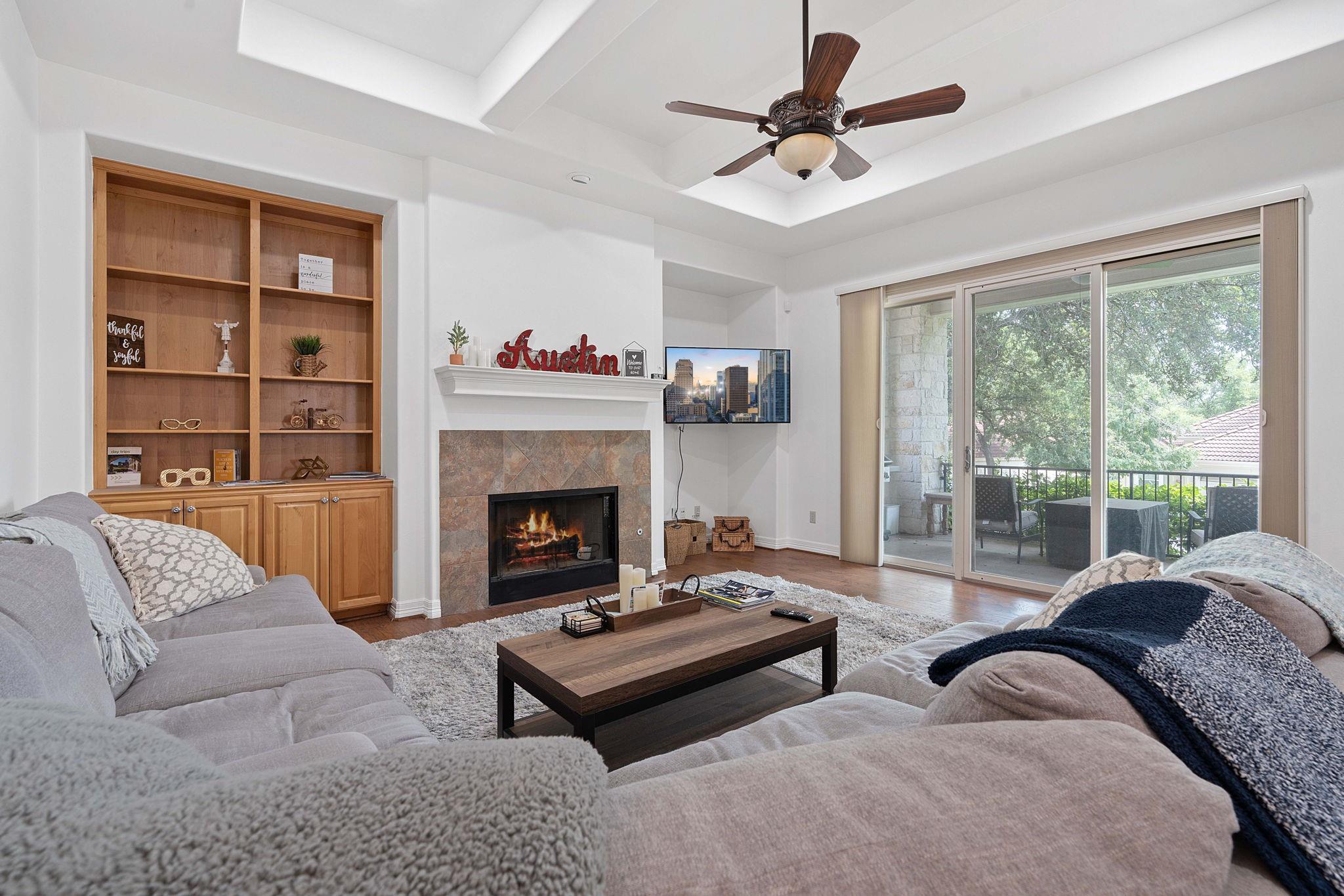 18 Tourney Ln, The Hills, TX 78738