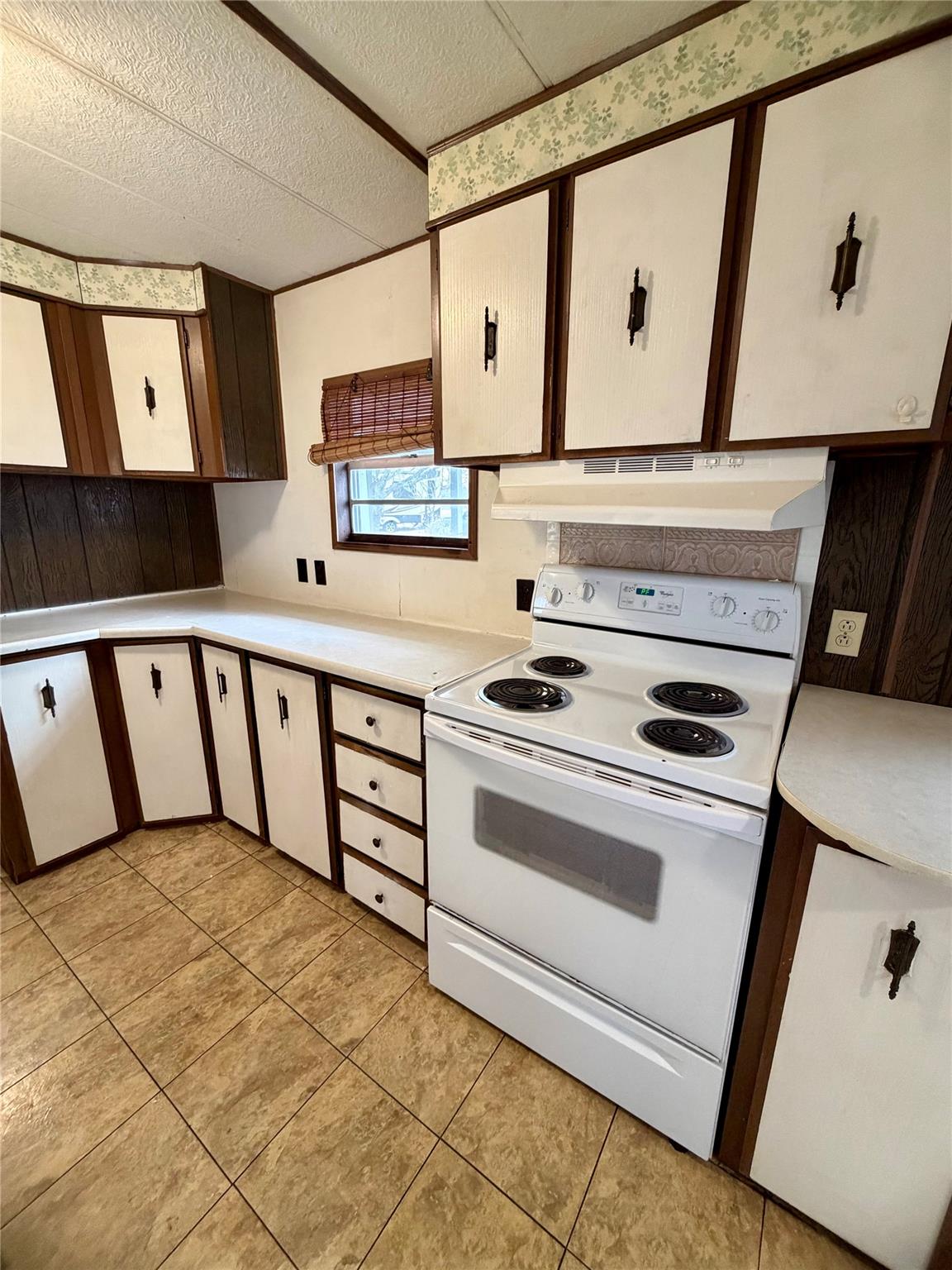 83 Roots Rd, Martindale, TX 78655