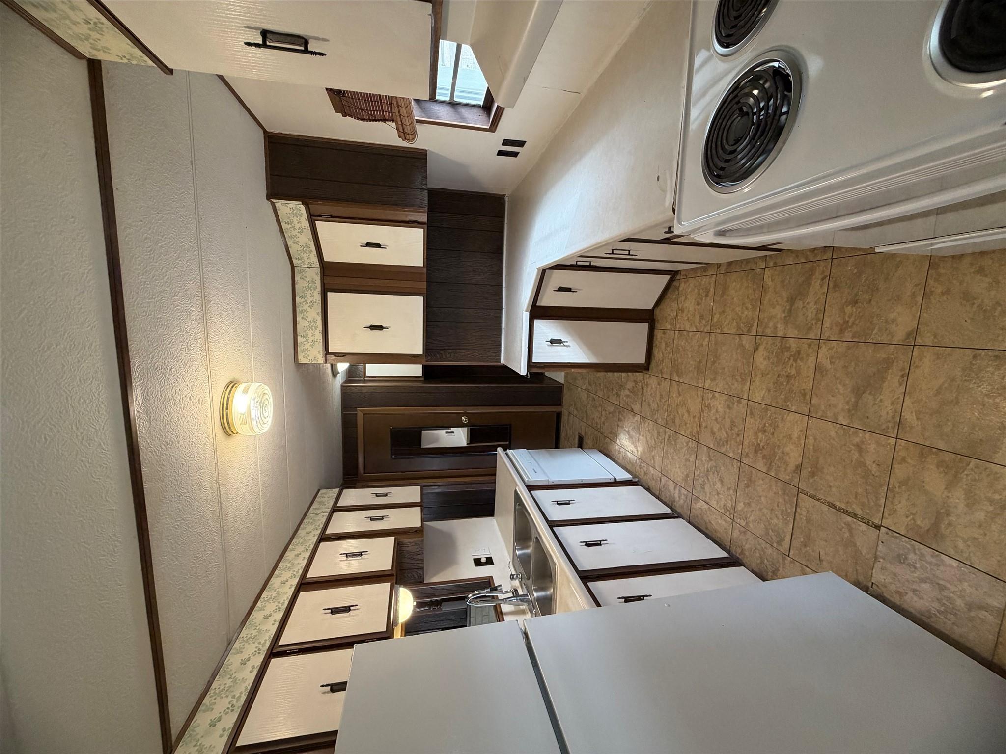 83 Roots Rd, Martindale, TX 78655