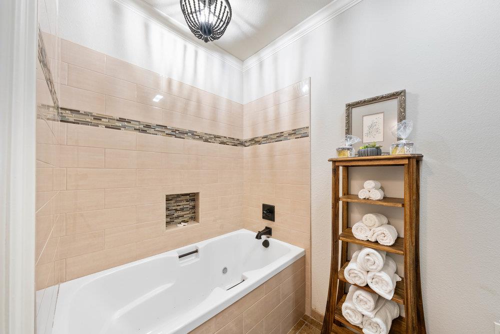 1694 County Road 102, Llano, TX 78643